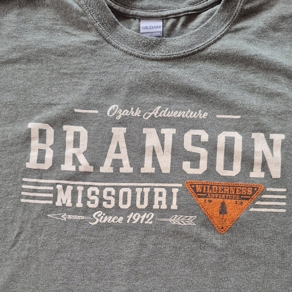 Gildan Green Short Sleeve Tee with Branson Print - Picture 3 of 6